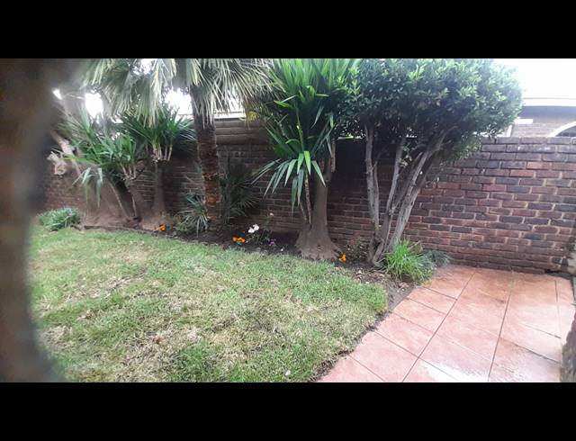 2 BEDROOM TOWNHOUSE TO LET IN THREE RIVERS